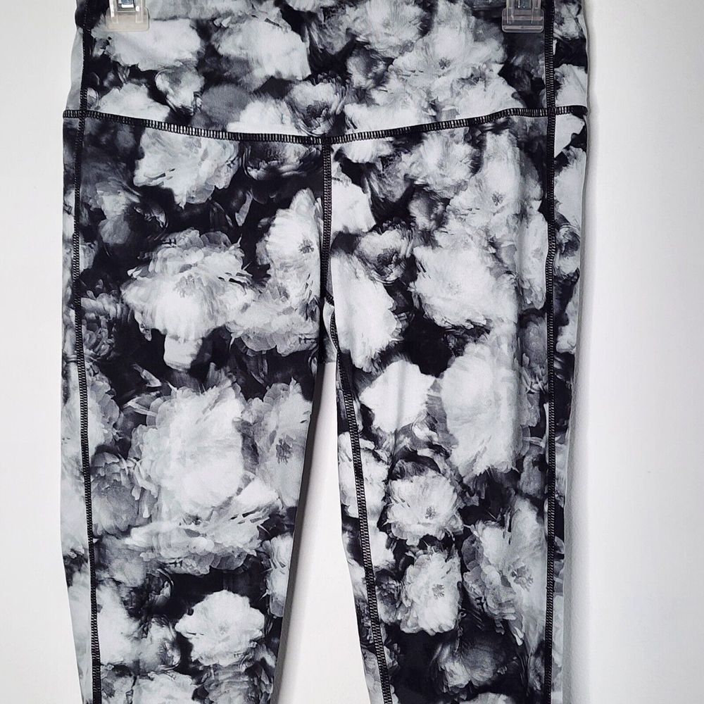 Athleta Women's black white floral/smoke‎ Pattern athletic legging Pants S READ